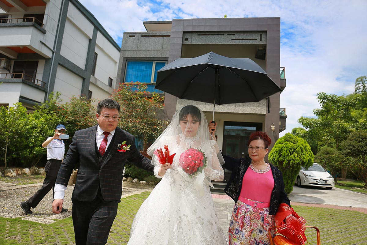 《宜蘭婚攝》早儀式晚宴客 / 宜蘭凱旋宴會廣場類婚紗證婚闖關迎娶